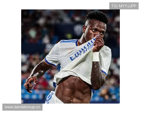 姆巴佩 vs 亨利:速度型前锋的进攻效率与战术角色对比 姆巴佩 vs 亨利:速度型前锋的进攻效率与战术角色对比