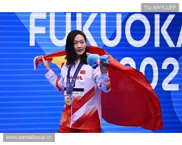 李冰洁训练完直接拎包逛奢侈品店，这消费节奏谁跟得上