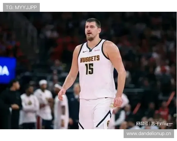 布克单打主导得分结构区别于约基奇策应