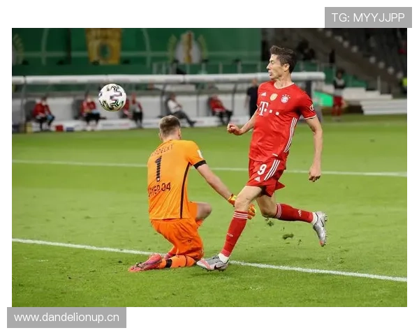 莱万嘴上不喊累 身价却飙成奢侈品标签了？